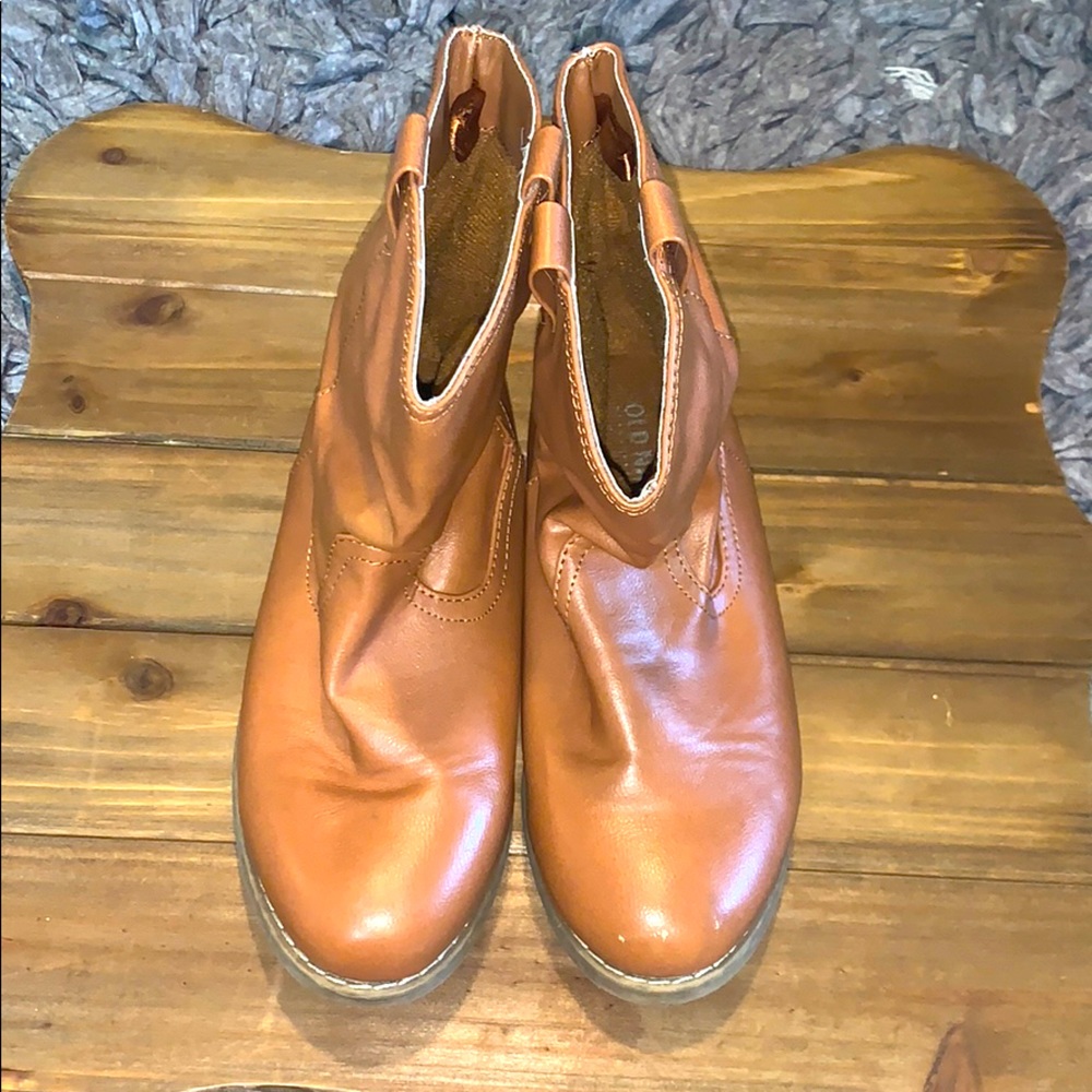 Old Navy Tan Girls Booties, size 1